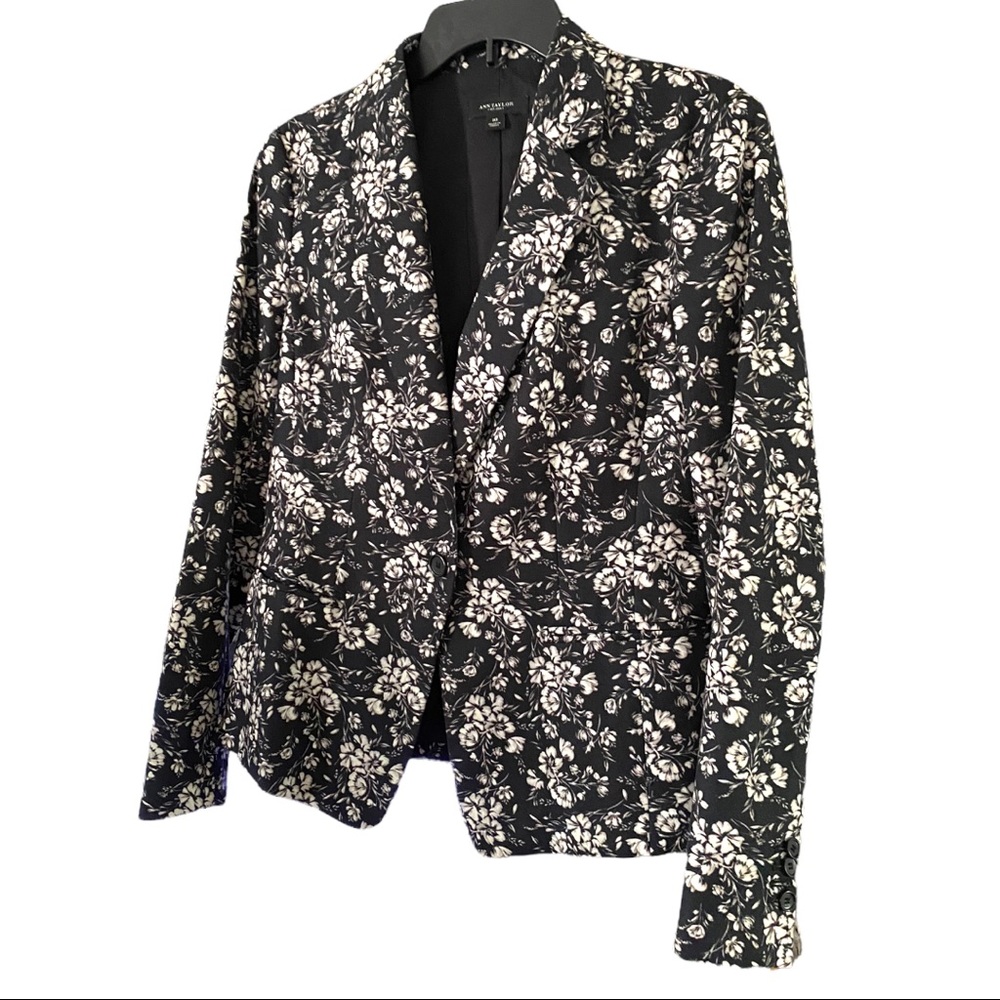 Ann Taylor Black Floral Blazer with Pockets Spring Summer Blazer Size 10